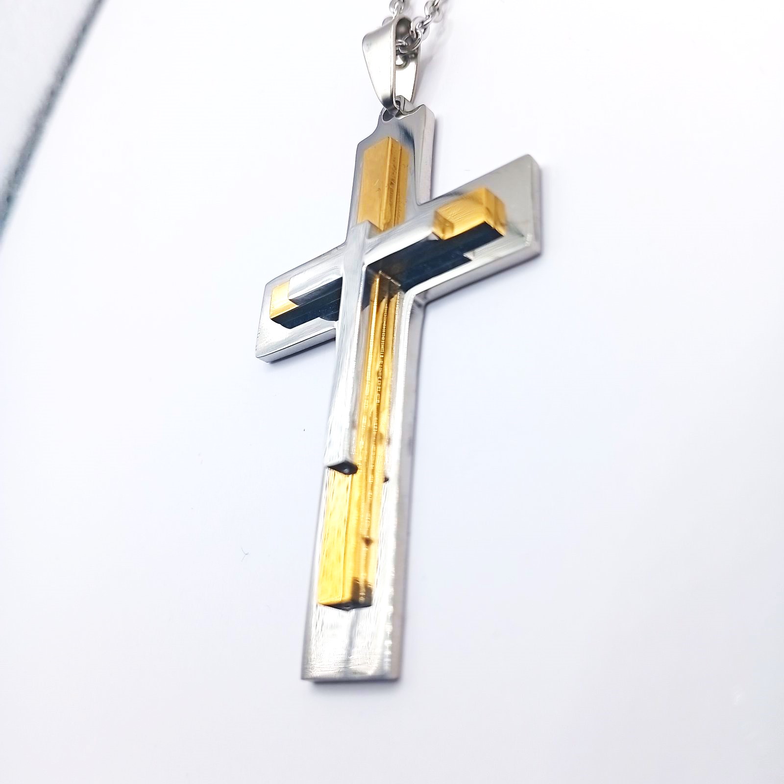 Ατσάλινος ανδρικός σταυρός Ασημί / Χρυσό Ατσάλινος ανδρικός σταυρός Ασημί / Χρυσό