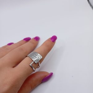 Ατσάλινο δαχτυλίδι hammered με γεωμετρικό σχέδιο – Ρυθμιζόμενο - Εικόνα 1