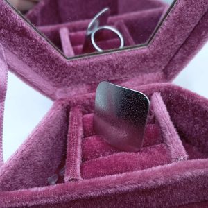 Ατσάλινο δαχτυλίδι με τετράγωνη matte επιφάνεια – Ρυθμιζόμενο - Εικόνα 5