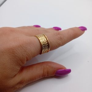 Δαχτυλίδι Wide Hammered Gold ατσάλινι – Προσαρμοζόμενο - Εικόνα 1