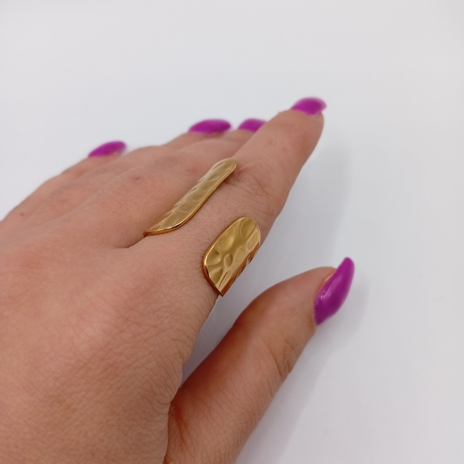 Επιχρυσωμένο ατσάλινο δαχτυλίδι hammered – Ρυθμιζόμενο - Image 2 Επιχρυσωμένο ατσάλινο δαχτυλίδι hammered – Ρυθμιζόμενο - Image 2