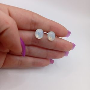 Ατσαλίνα καρφωτά σκουλαρίκια με πέτρα σε ιριδίζουσα λευκή όπαλ - Εικόνα 3