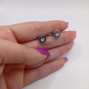 Ατσαλίνα καρφωτά σκουλαρίκια με ζιρκόν σε bezel setting - Εικόνα 3