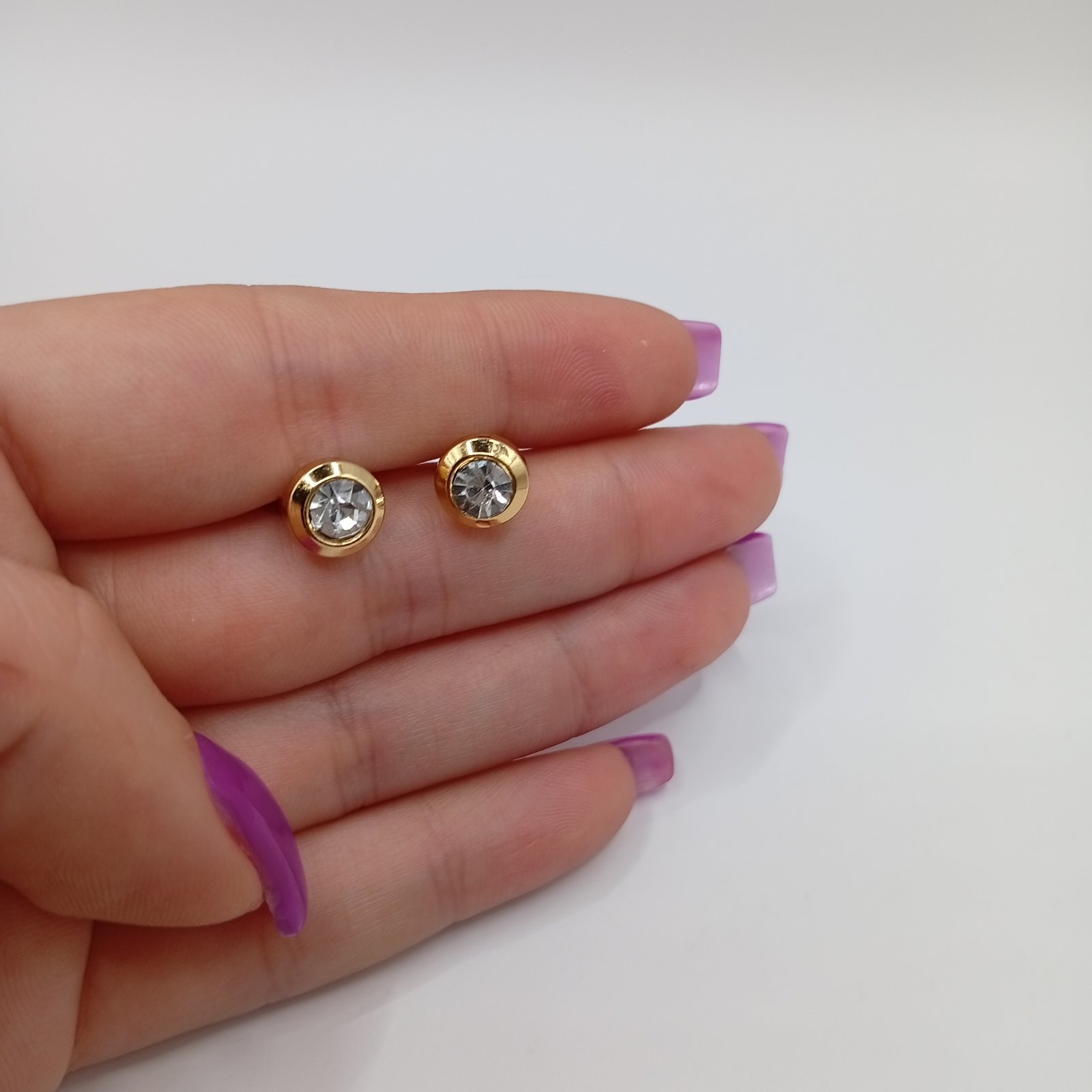 Ατσαλίνα καρφωτά σκουλαρίκια σε χρυσό χρώμα με ζιρκόν - Image 3 Ατσαλίνα καρφωτά σκουλαρίκια σε χρυσό χρώμα με ζιρκόν - Image 3