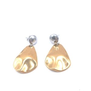 Ατσάλινα Σκουλαρίκια Gold Drop με Σφυρήλατη Λεπτομέρεια