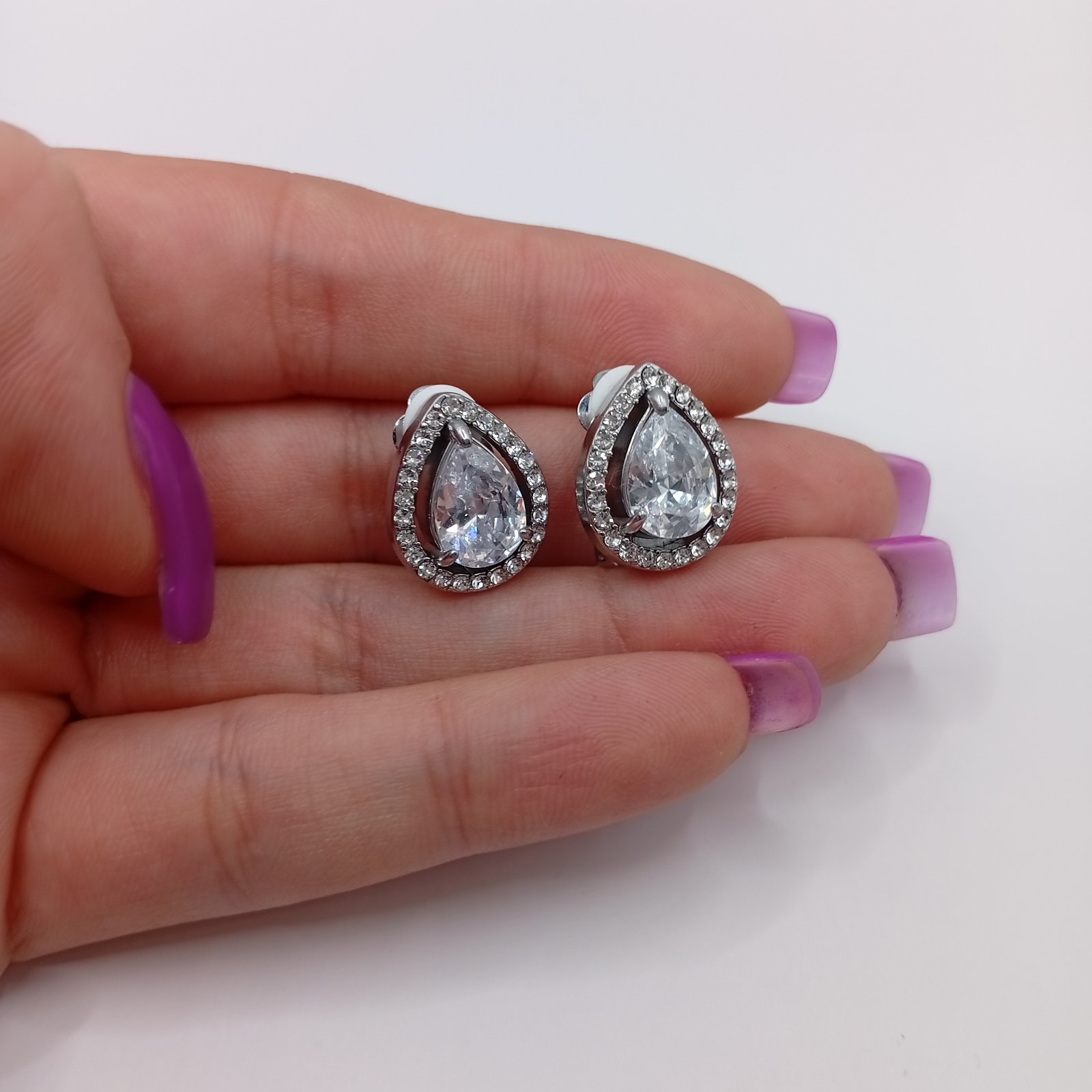 Κομψά ατσάλινα clip-on σκουλαρίκια με κεντρικό ζιργκόν - Image 3 Κομψά ατσάλινα clip-on σκουλαρίκια με κεντρικό ζιργκόν - Image 3