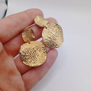 Κρεμαστά Σκουλαρίκια με Ανάγλυφη Υφή - Εικόνα 3 Κρεμαστά Σκουλαρίκια με Ανάγλυφη Υφή - Εικόνα 3