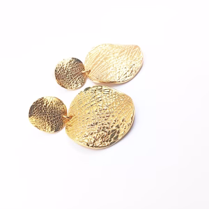 Κρεμαστά Σκουλαρίκια με Ανάγλυφη Υφή - Εικόνα 1