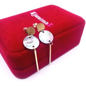 Χρυσά κρεμαστά σκουλαρίκια από ανοξείδωτο ατσάλι με μαύρη όψη mother of pearl - Εικόνα 4 Χρυσά κρεμαστά σκουλαρίκια από ανοξείδωτο ατσάλι με μαύρη όψη mother of pearl - Εικόνα 4