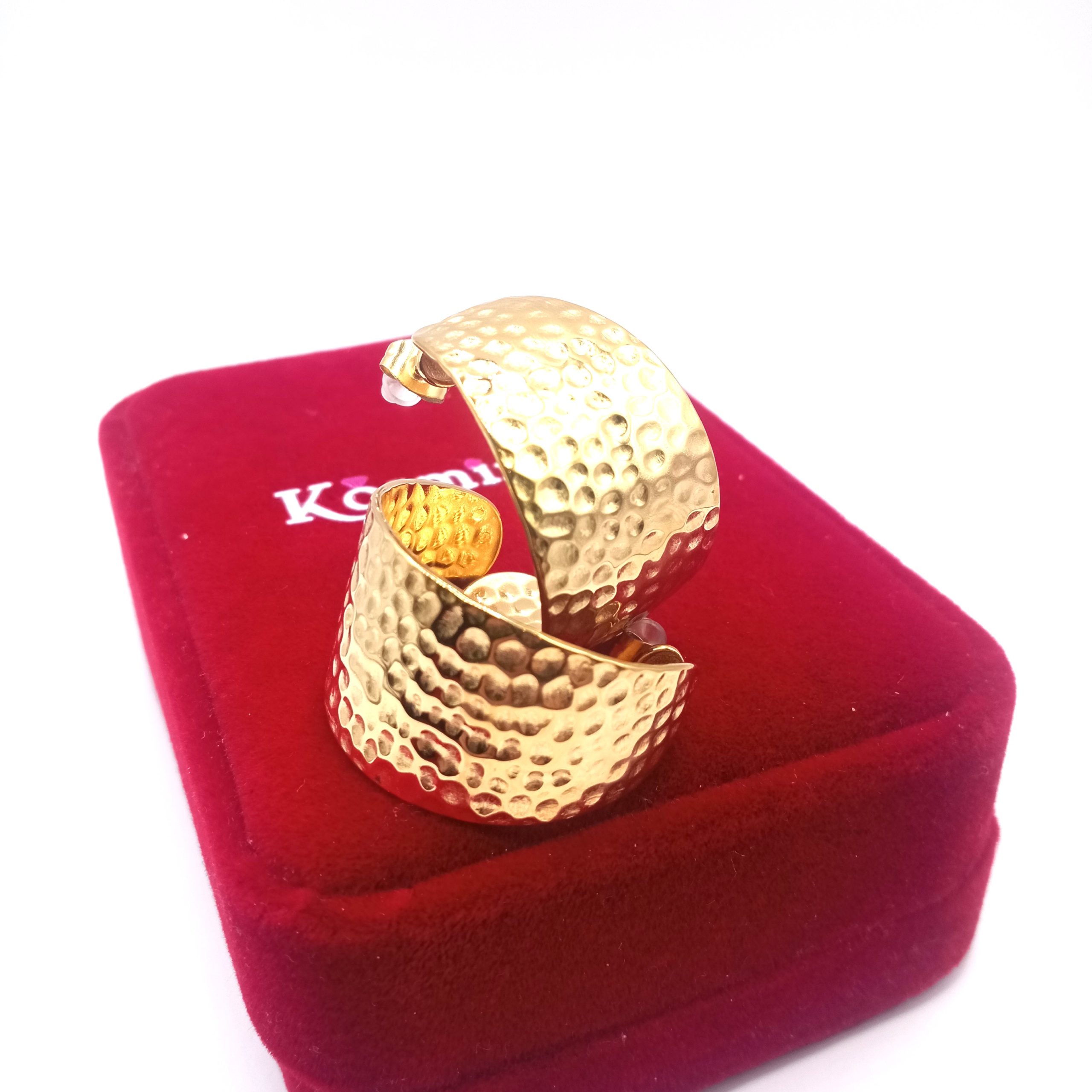 Χρυσά σκουλαρίκια από ανοξείδωτο ατσάλι με σφυρήλατη υφή - Image 4 Χρυσά σκουλαρίκια από ανοξείδωτο ατσάλι με σφυρήλατη υφή - Image 4