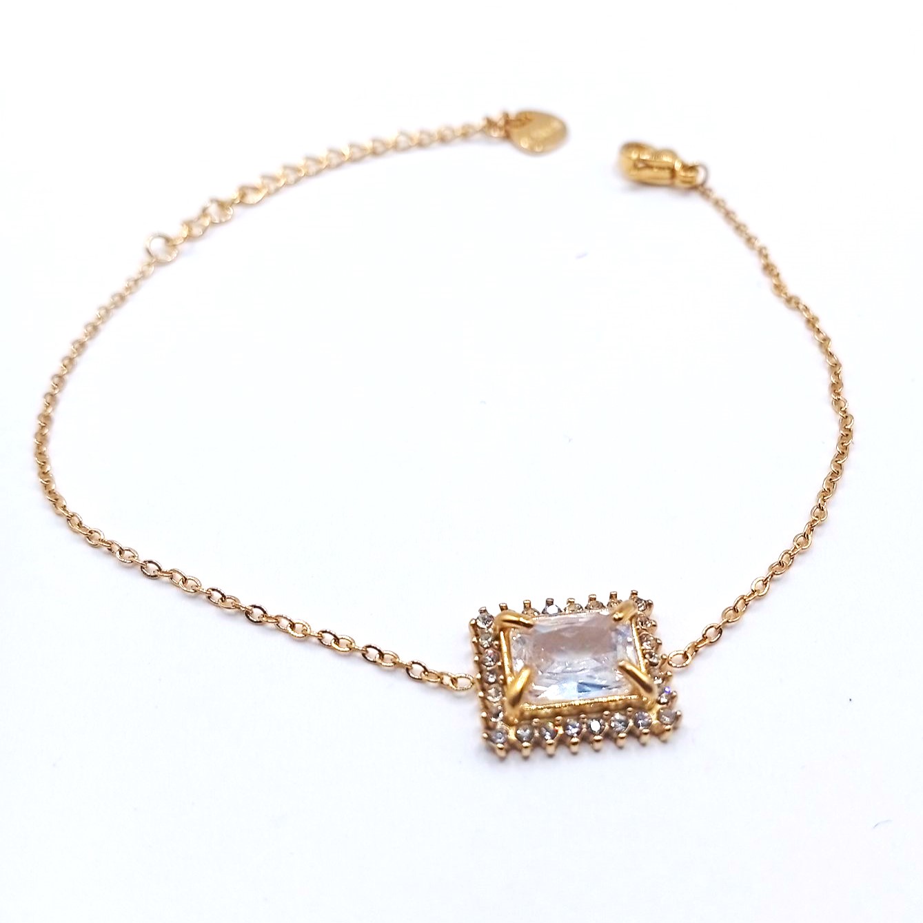 Γυναικείο βραχιόλι ατσάλινο με τετράγωνο ζιρκόν Γυναικείο βραχιόλι ατσάλινο με τετράγωνο ζιρκόν