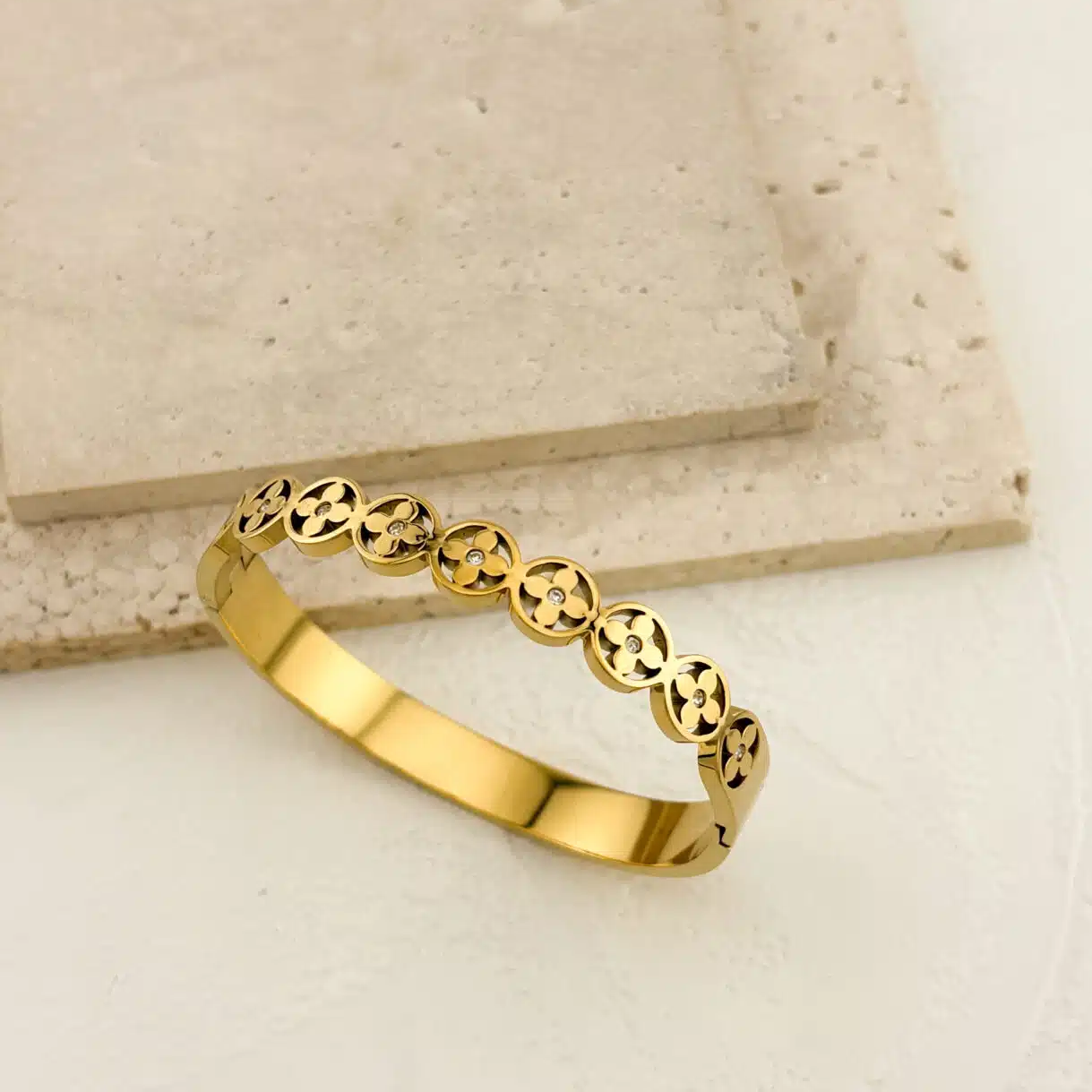 Γυναικείο χρυσό cuff βραχιόλι ατσάλινο - Image 2 Γυναικείο χρυσό cuff βραχιόλι ατσάλινο - Image 2