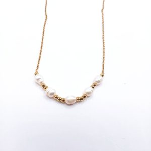 Επιχρυσωμένο κολιέ με λευκές πέρλες & χρυσές χάντρες