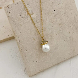 Επιχρυσωμένο κολιέ με κρεμαστή λευκή πέρλα - Εικόνα 1