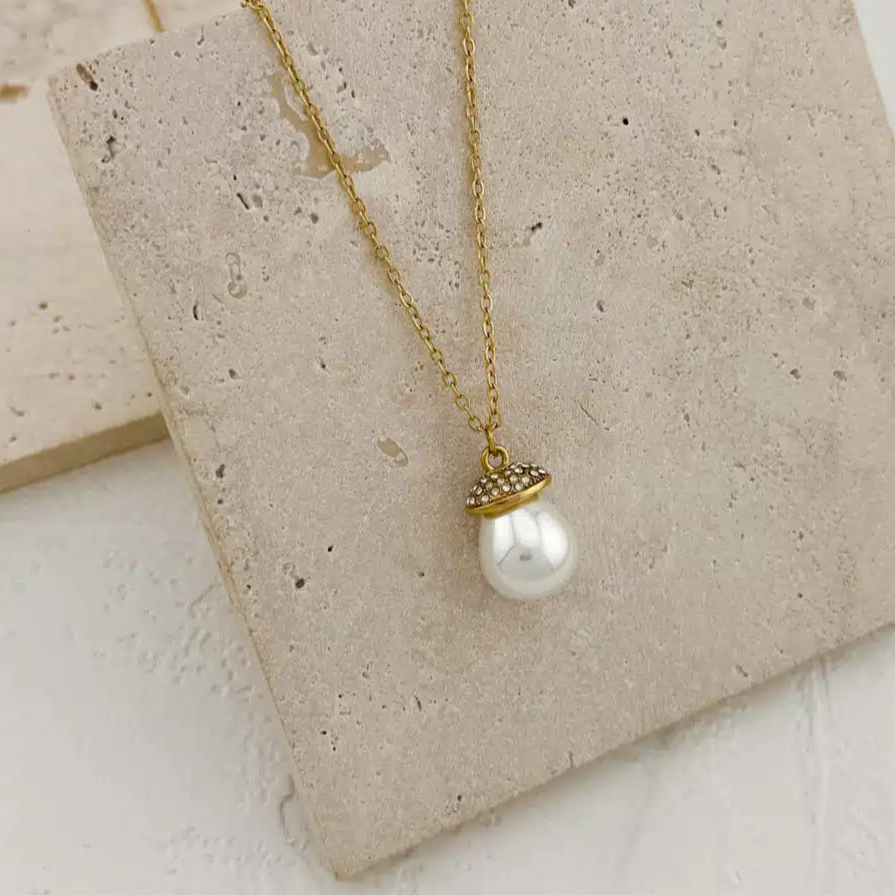 Επιχρυσωμένο κολιέ με κρεμαστή λευκή πέρλα - Image 2 Επιχρυσωμένο κολιέ με κρεμαστή λευκή πέρλα - Image 2