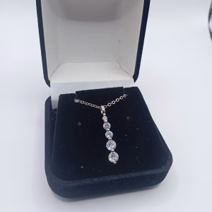 Ασημένιο κολιέ με 5 λευκές πέτρες σε κάθετη διάταξη (925) - Εικόνα 1