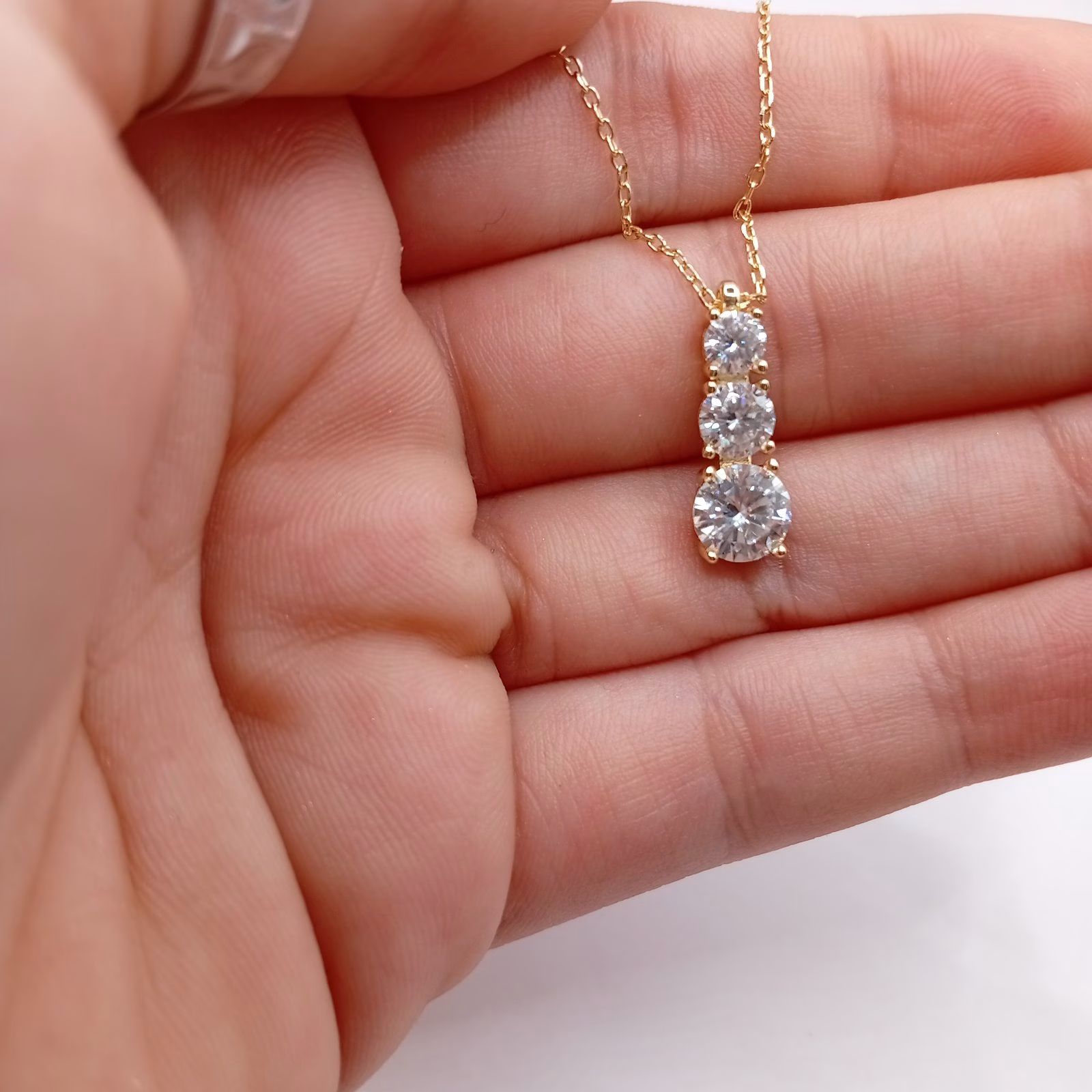 Κολιέ Triple Moissanite από επίχρυσο ασήμι 925 με μοϊσανίτες 1,8ct - Image 4 Κολιέ Triple Moissanite από επίχρυσο ασήμι 925 με μοϊσανίτες 1,8ct - Image 4