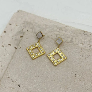 Χρυσά κρεμαστά σκουλαρίκια από ανοξείδωτο ατσάλι με πέρλες & ζιρκόν - Εικόνα 1 Χρυσά κρεμαστά σκουλαρίκια από ανοξείδωτο ατσάλι με πέρλες & ζιρκόν - Εικόνα 1