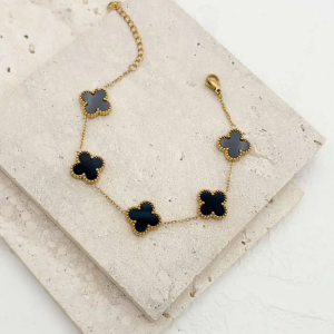 Γυναικείο επιχρυσωμένο βραχιόλι με μαύρα τετράφυλλα - Εικόνα 1