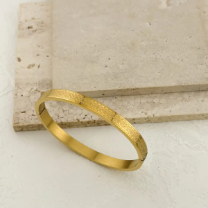 Γυναικείο επιχρυσωμένο cuff βραχιόλι με ανάγλυφο σχέδιο - Εικόνα 1