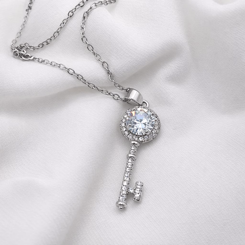 Γυναικείο Κολιέ Κλειδί από Ασήμι 925 με Ιδιαίτερη Λάμψη - Image 2 Γυναικείο Κολιέ Κλειδί από Ασήμι 925 με Ιδιαίτερη Λάμψη - Image 2